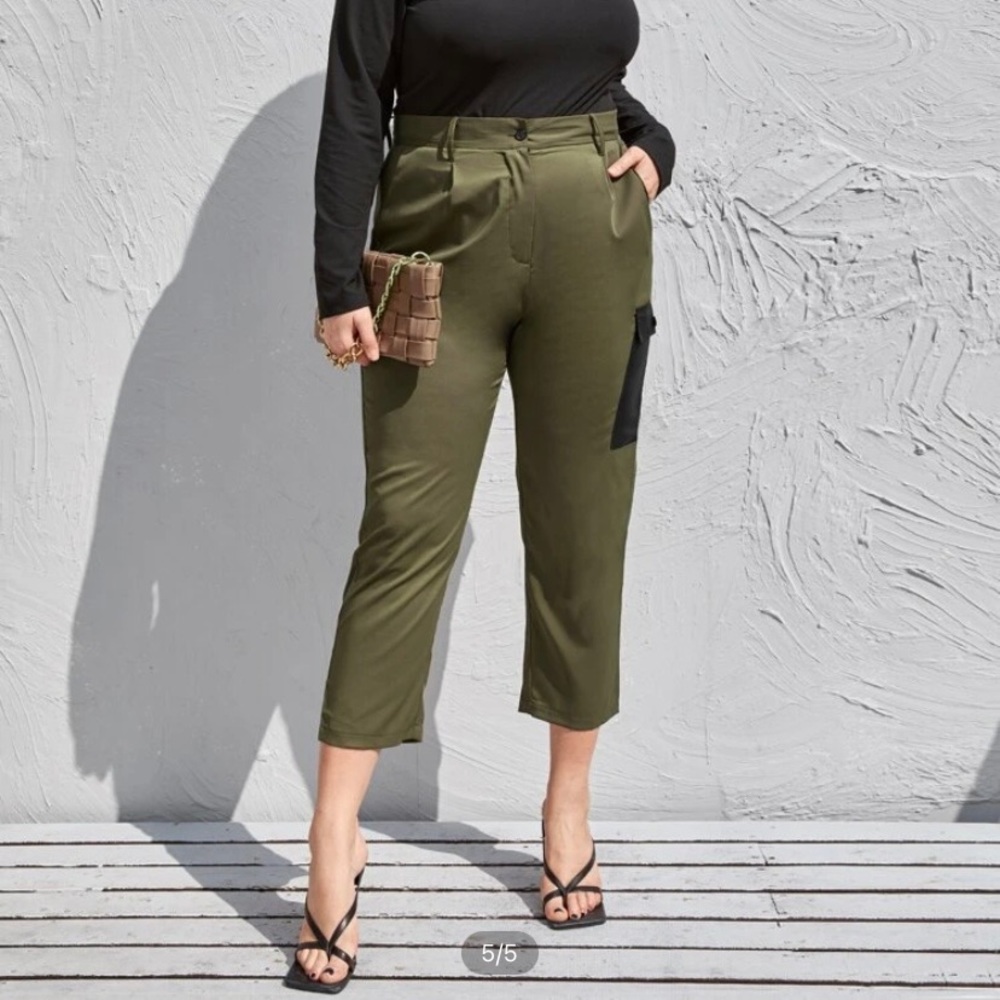 Plus Contrast Flap Pocket Capris Pants